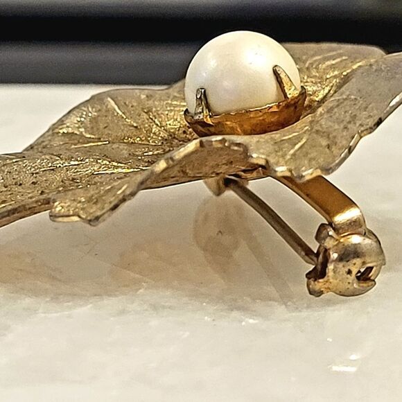 Pearl Leaf Brooch, Sarah Coventry - Picture 5 of 8